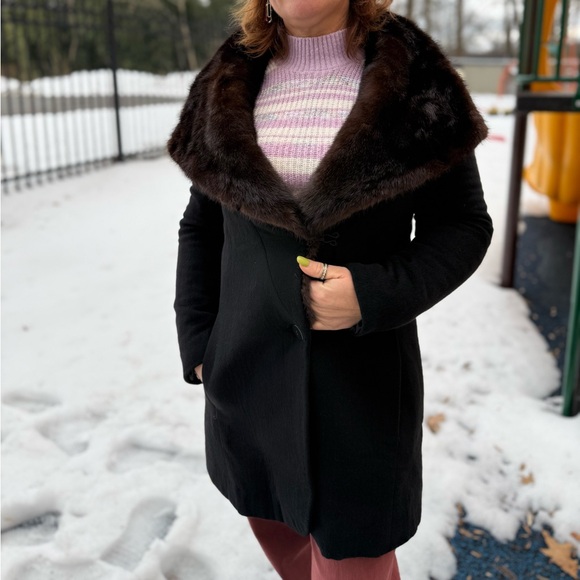 Jackets & Blazers - Black Coat with Mink Collar M